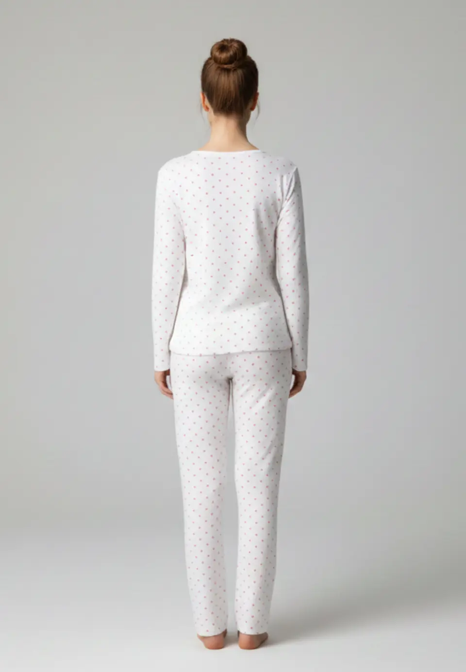 Pijama damă albă cu punctulețe roz, bluză cu mânecă lungă și fundiță