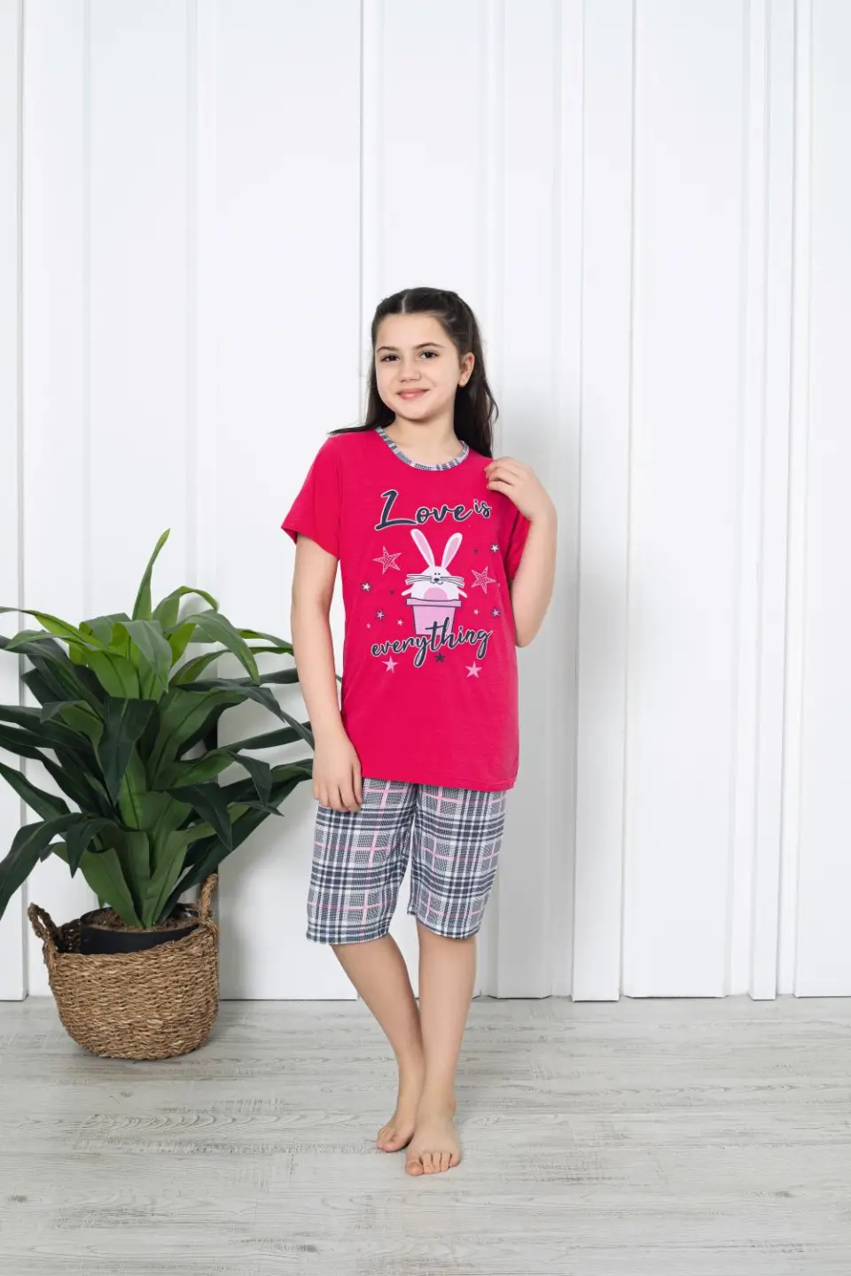 Pijama fetițe cu mânecă scurtă și pantalon 3/4, imprimeu Love Is Everything, roz inchis