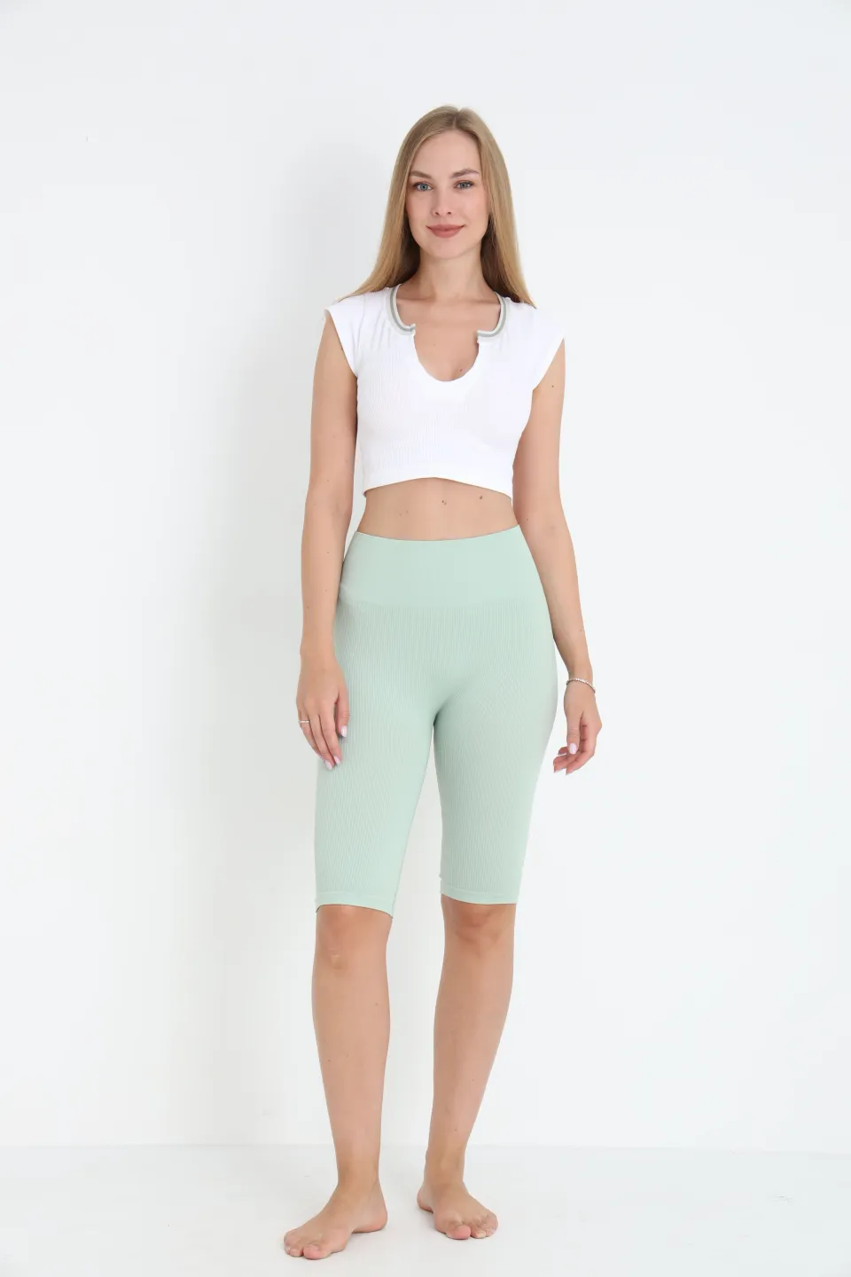 Colanți scurți raiati verde deschis cu talie înaltă
