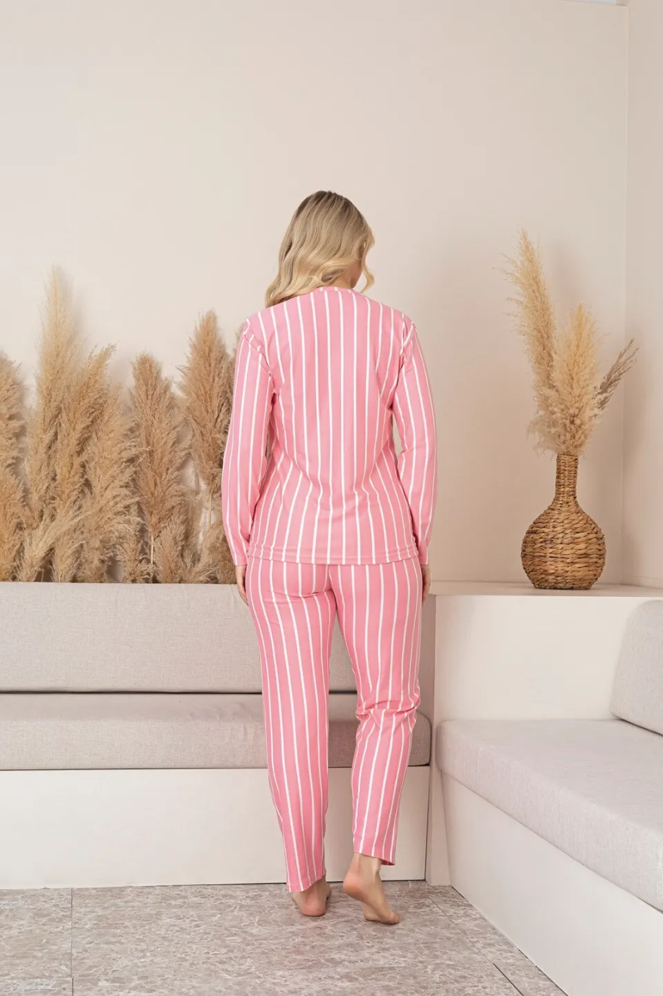 Pijama Damă Roz cu Dungi Albe – Mâneci și Pantaloni Lungi, Material Moale