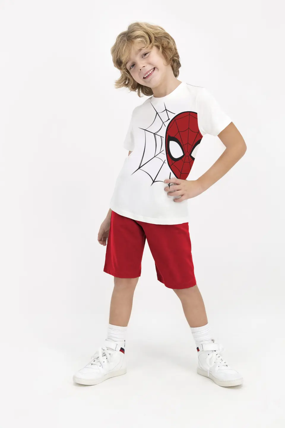 Pijama pentru copii cu tricou si pantaloni trei sferturi, imprimeu Spider Man, culoare alb